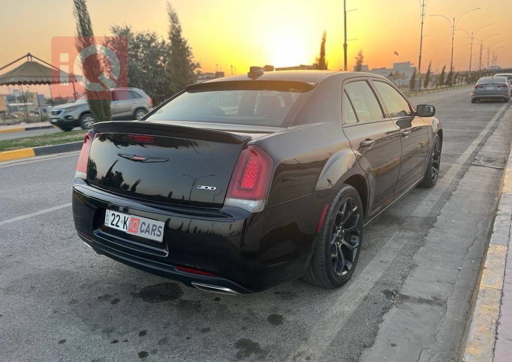 کرایسلەر 300